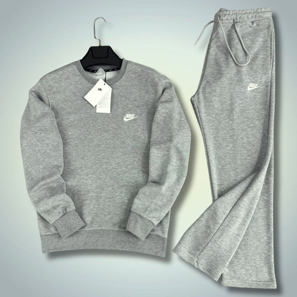 Nike Club Moški Športni Set. Klasična Siva
