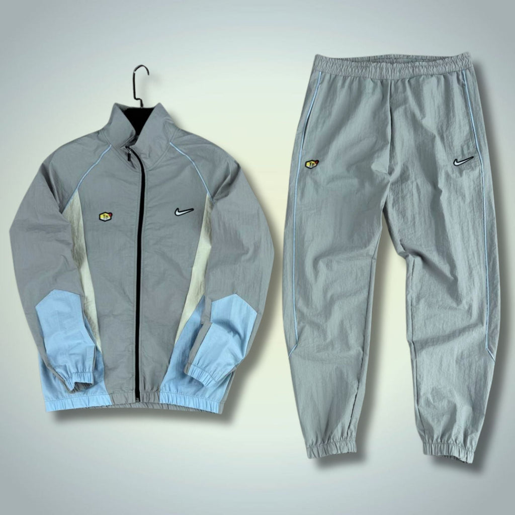 Nike TN Moški Tkani Športni Set. Sivi