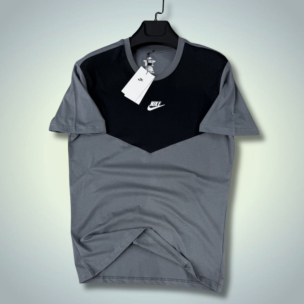 Moška temno modro Nike Tech Fleece majica. Model 2026. Premium kakovost
