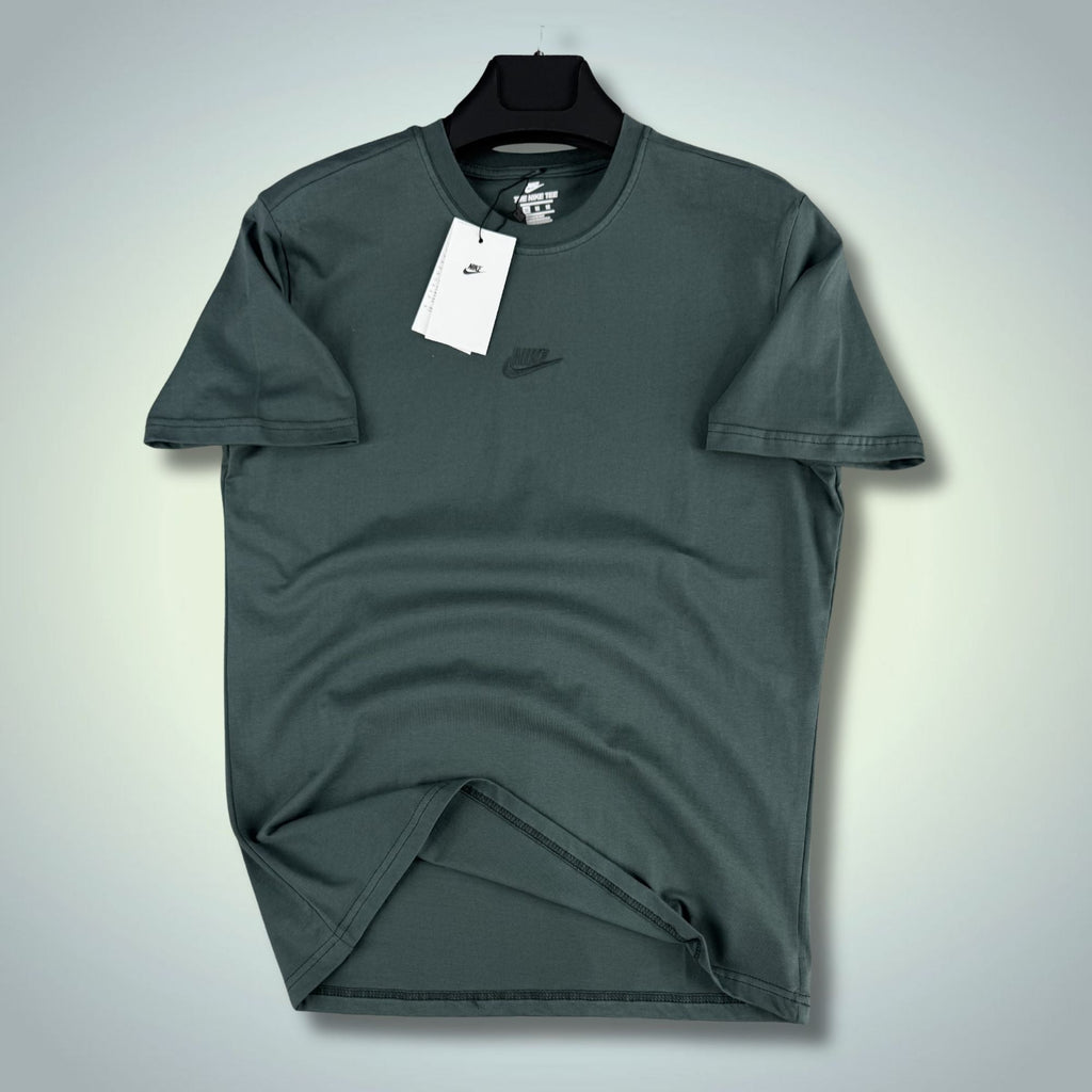Moška vrtno zelena klasična Nike majica. Premium kakovost