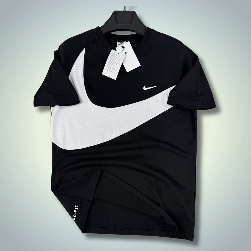 Moška črna Nike majica z velikim logotipom. Premium kakovost