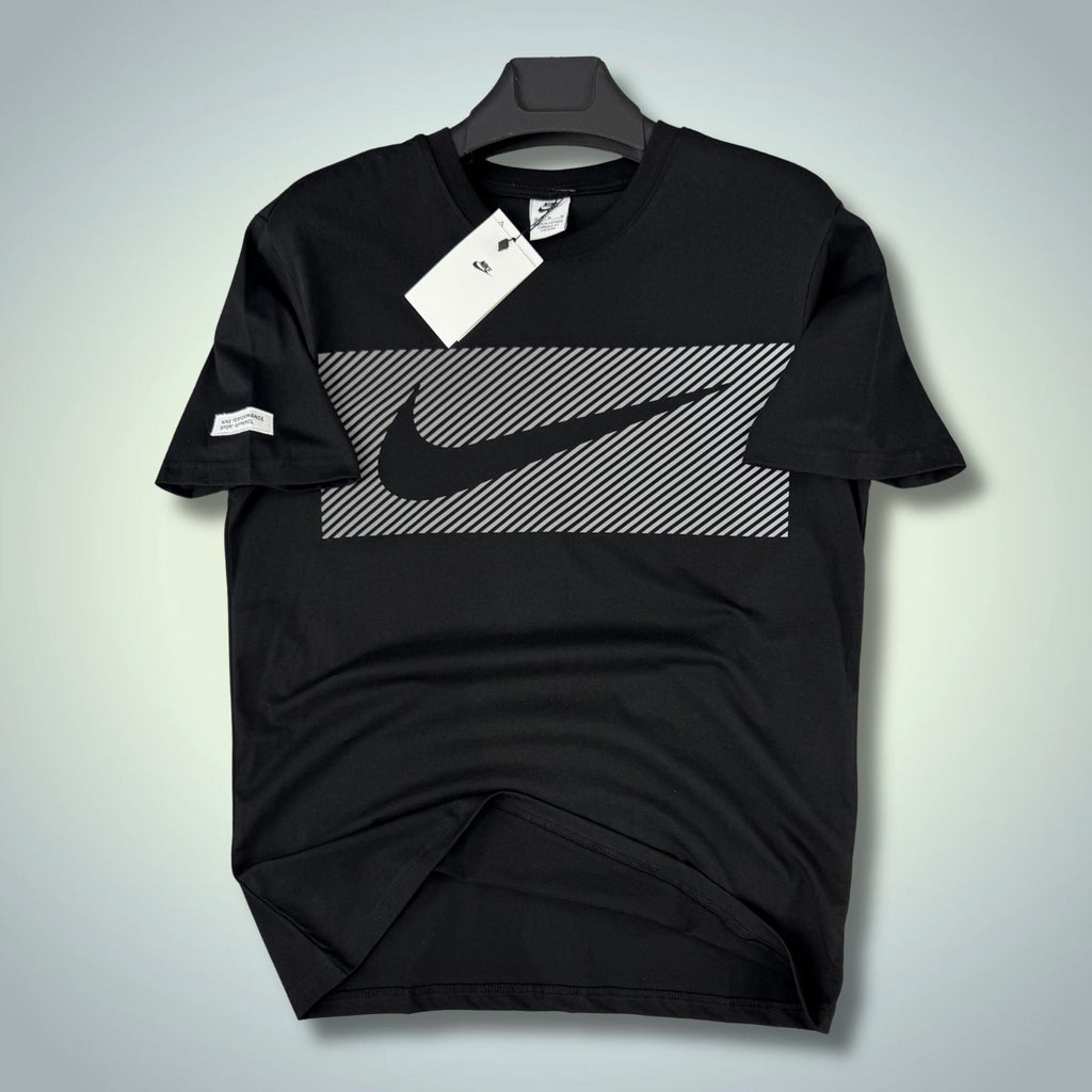 Moška črna Nike Performance majica. Premium kakovost