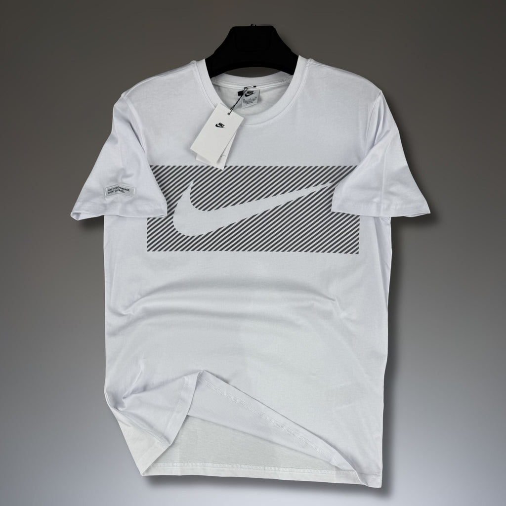 Moška bela Nike Performance majica. Premium kakovost