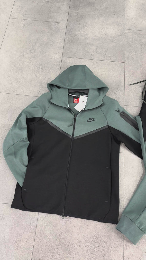 Moška trenirka Nike Tech Fleece, žajbljevo zelena in črna, Model 2024. Vrhunska kakovost