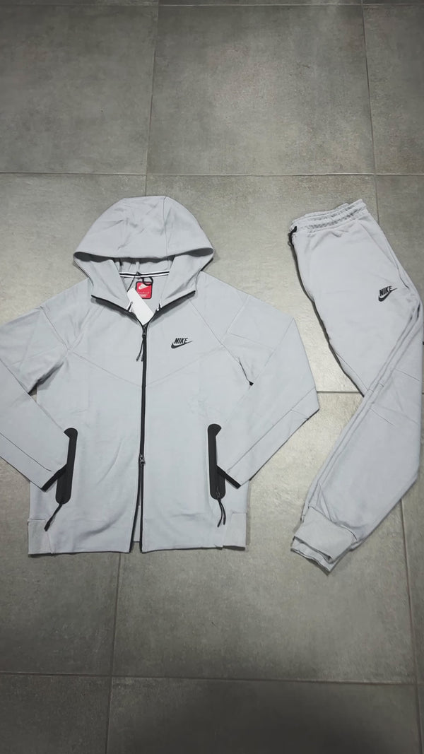 Nike Tech Fleece moška trenirka, svetlo siva. Model 2023. Vrhunska kakovost