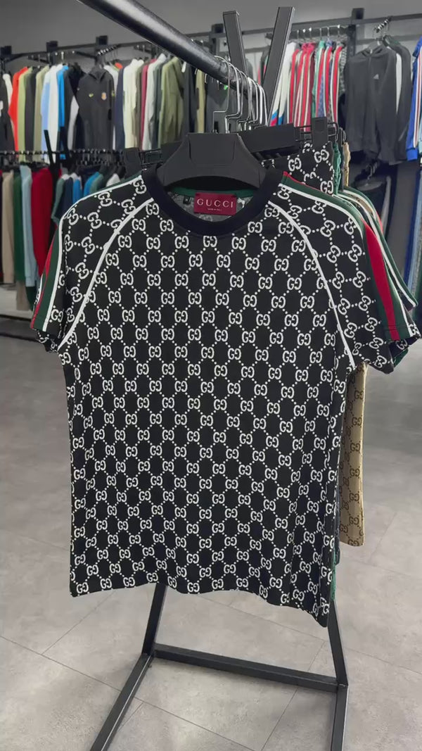 Moški komplet Gucci s kratkimi hlačami, bež barva. Vrhunska kakovost