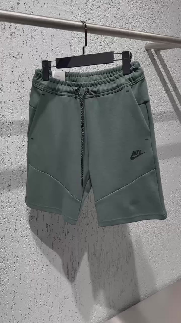 Nike Tech Fleece moške kratke hlače, žajbljevo zelene. Model 2024. Vrhunska kakovost
