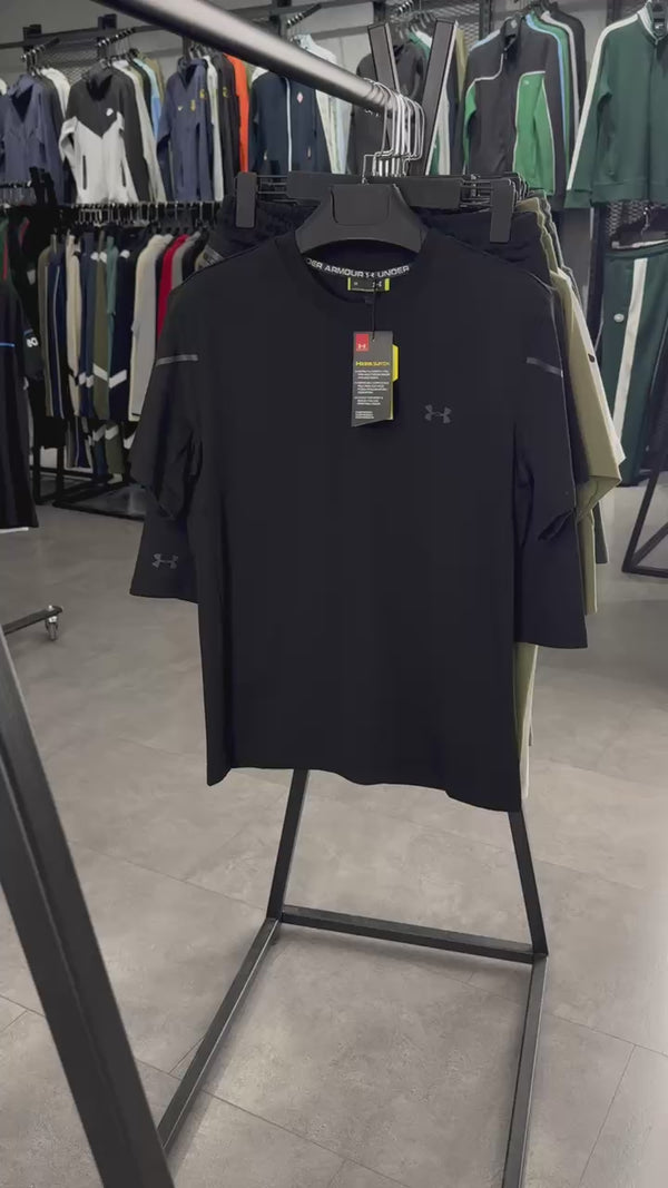 Under Armour moški komplet s kratkimi hlačami, temno sive barve. Vrhunska kakovost