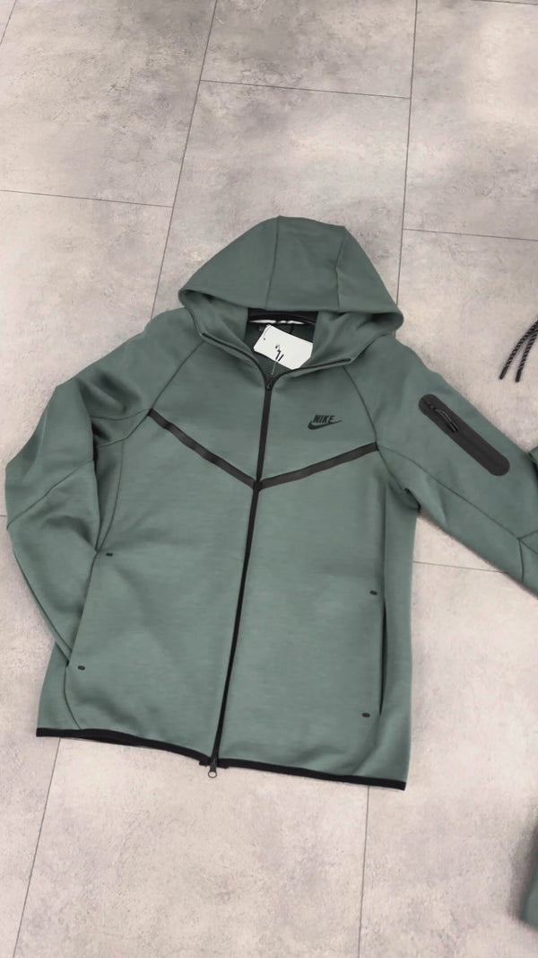 Moška trenirka Nike Tech Fleece, žajbljevo zelena, Model 2024. Vrhunska kakovost