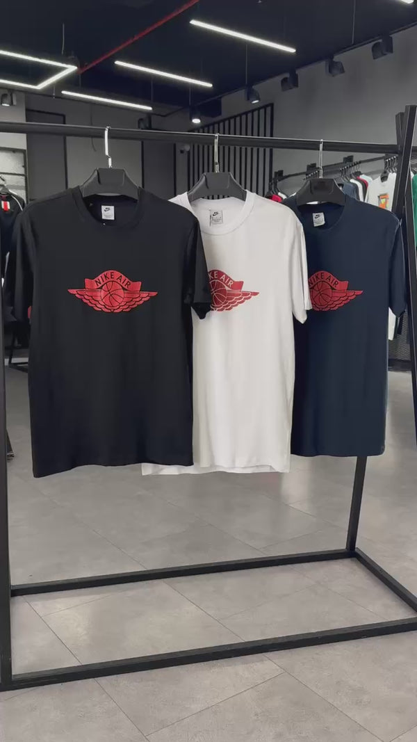 Nike moška majica, rdeč logotip, bela. Vrhunska kakovost