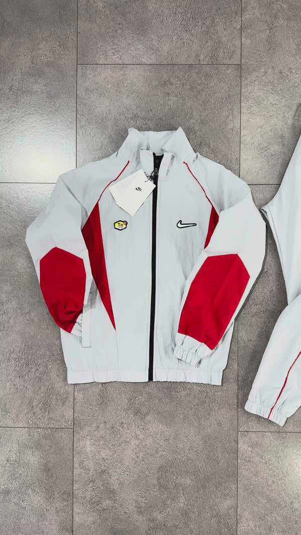 Nike TN otroška vetrovka športna trenirka, svetlo siva - rdeča. Vrhunska kakovost